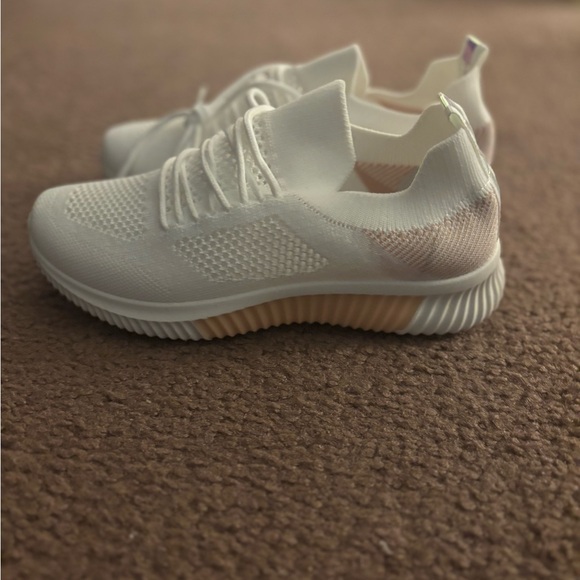 SHEIN Shoes - SHEIN Women's White Knit Sneakers NWOT
